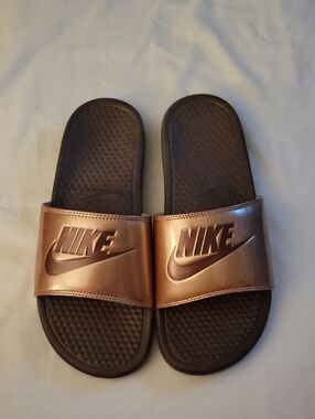 Nike Women's Benassi JDI Metallic Bronze Slide Sandals (Sz 11)
